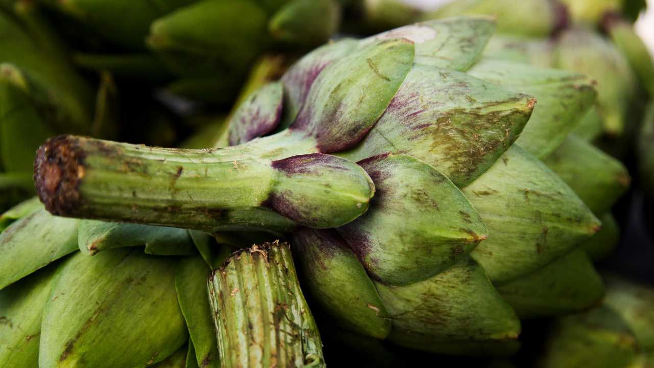 carciofi-non-fare-questo-errore-|-non-si-buttano-i-gambi,-riutilizzali-cosi