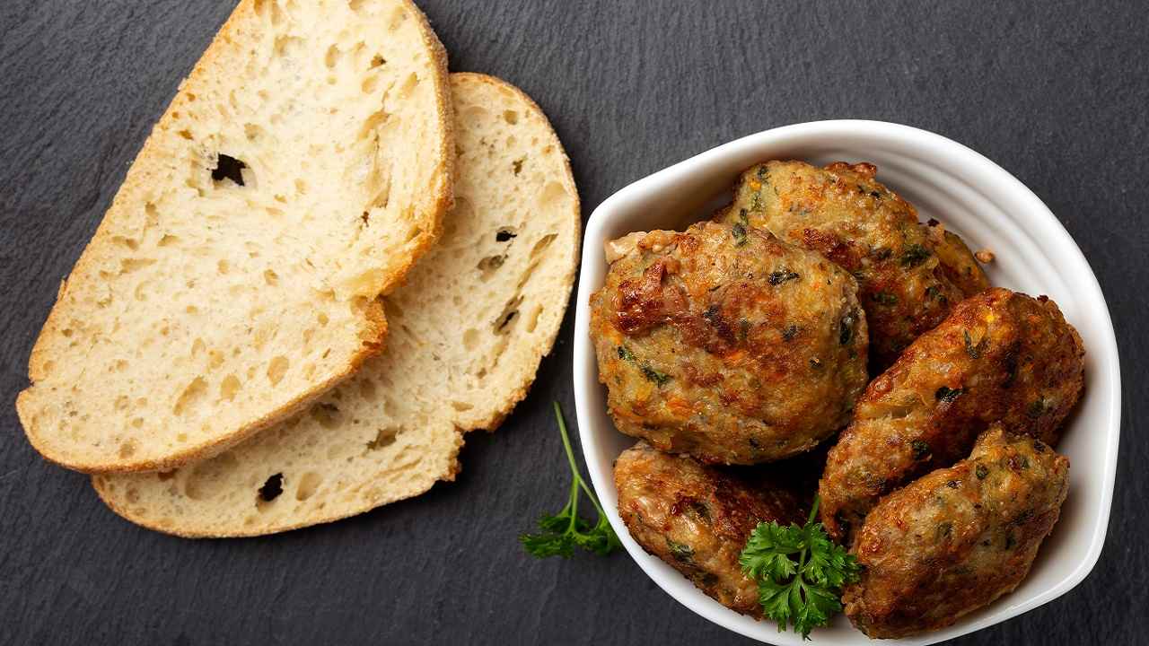 vi-basta-solo-un-po-di-pane-e-pochi-altri-ingredienti-per-preparare-delle-buonissime-polpette-|-la-ricetta