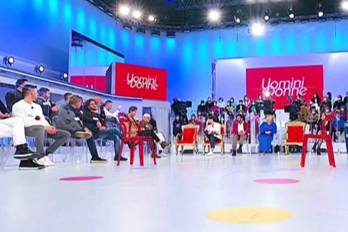 uomini-e-donne,-via-in-quattro:-due-dame-e-due-cavalieri-lasciano-il-programma-dopo-una-lite