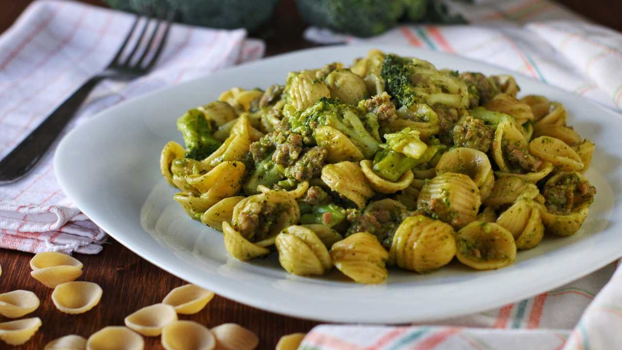 orecchiette-cremosissime-con-broccoli-e-noci.-mai-visto-nulla-di-simile:-un-primo-super