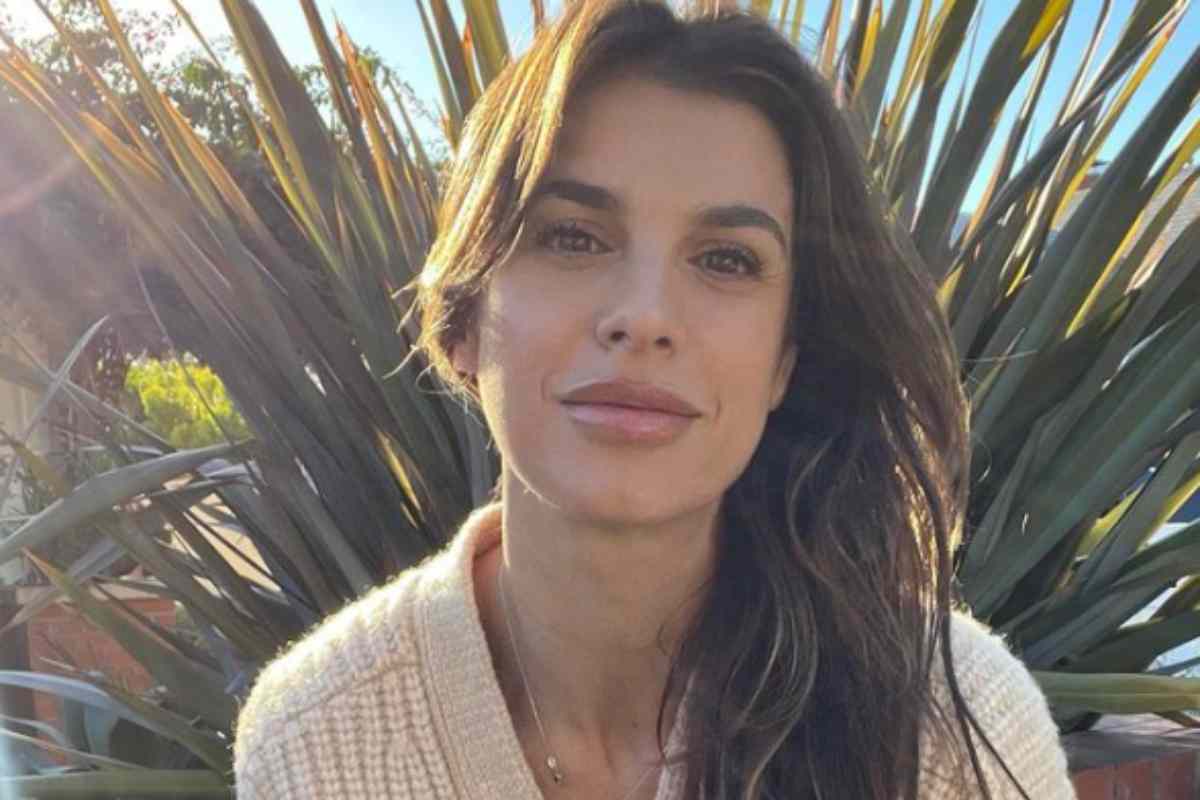 elisabetta-canalis,-la-maglia-trasparente-e-azzardata:-e-lei-la-regina-della-fashion-week