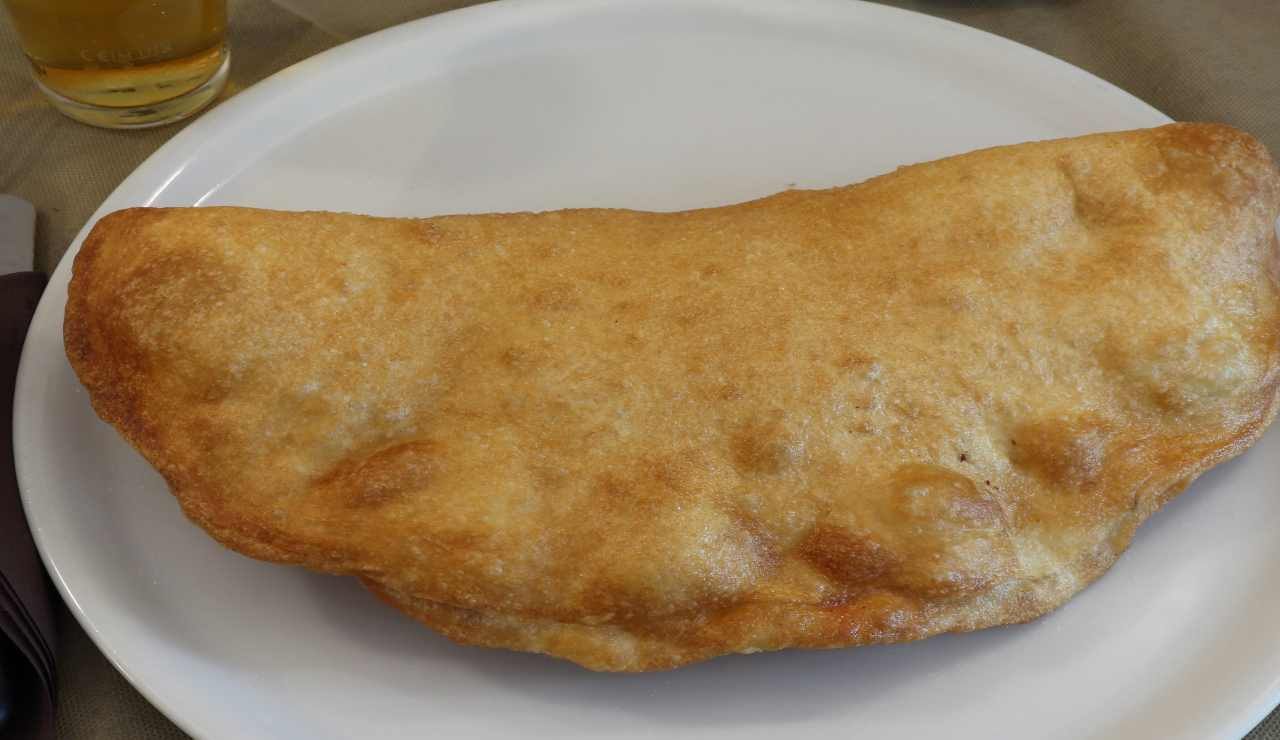 pizza-fritta-napoletana:-la-vera-ricetta-delle-pizzerie-a-napoli