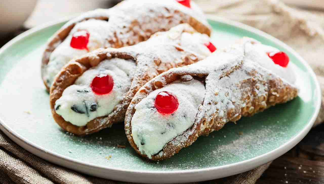 come-fare-dei-veri-cannoli-siciliani,-con-questo-trucchetto!