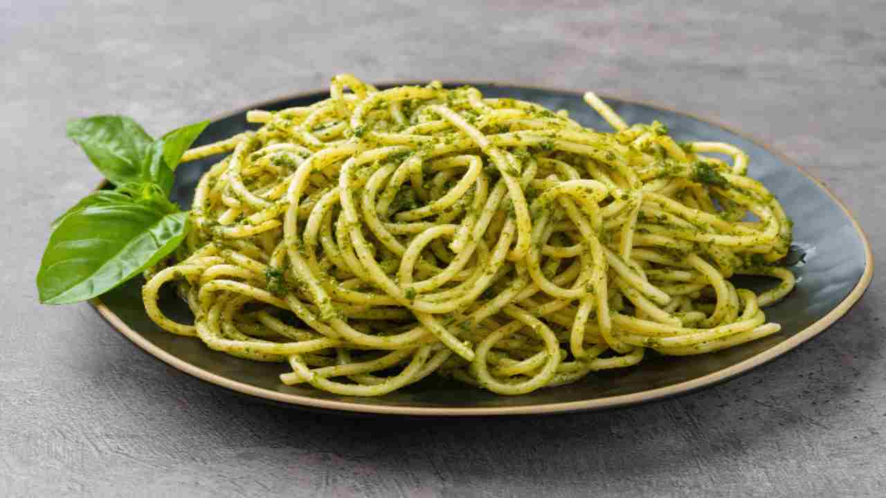 spaghetti-con-pesto-di-spinaci-|-ottimi-e-veloci