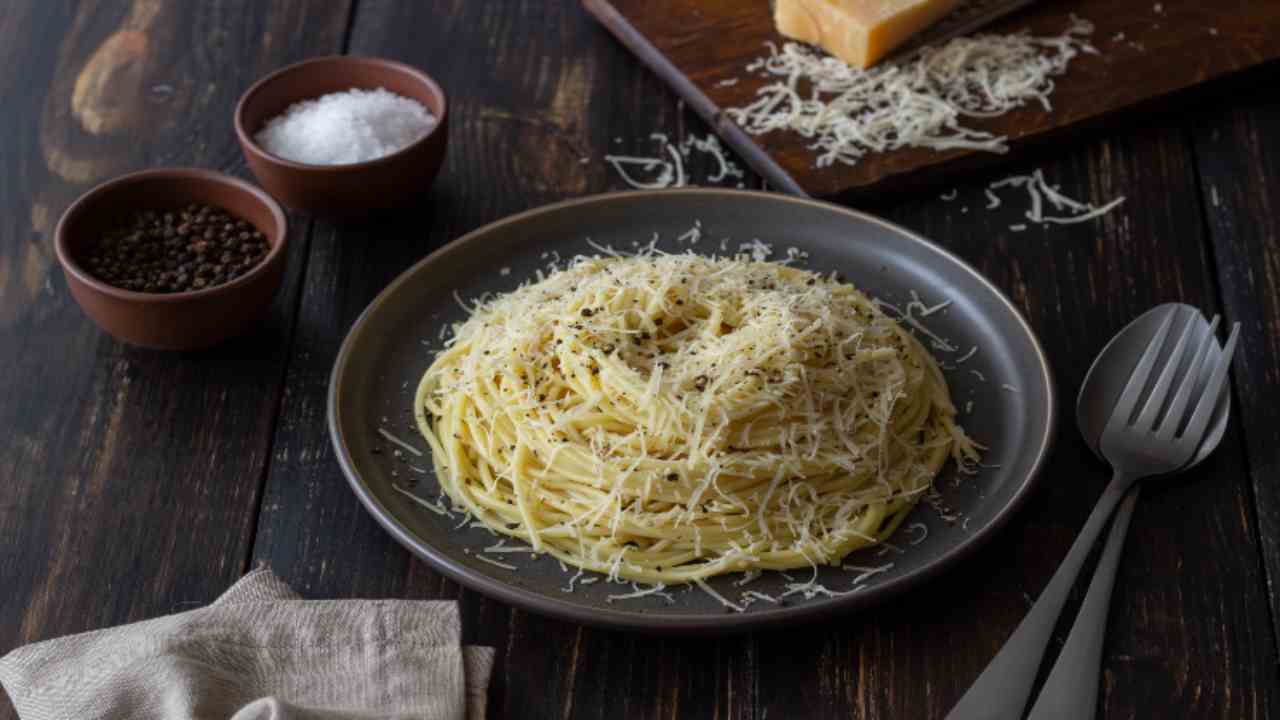 cacio-e-pepe-perfetta-|-usa-il-trucco-dello-chef-hassen