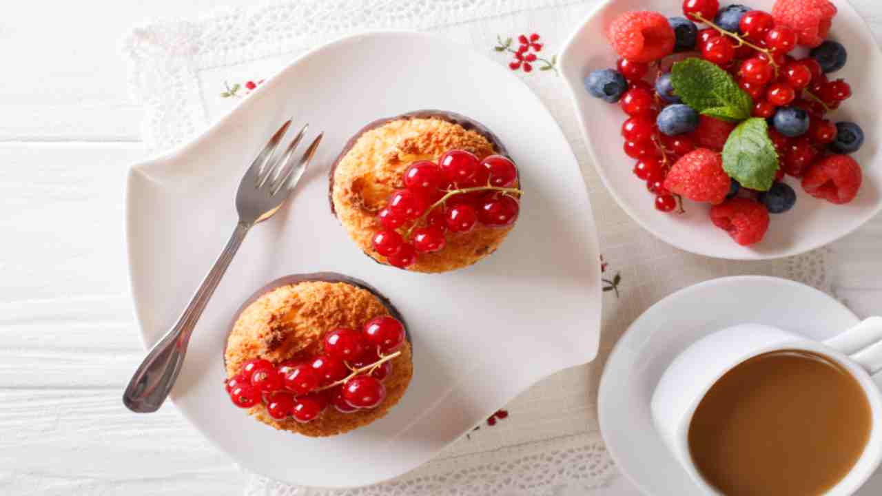 muffin-cocco-e-limone-al-vapore.-una-ricetta-morbidissima-da-provare