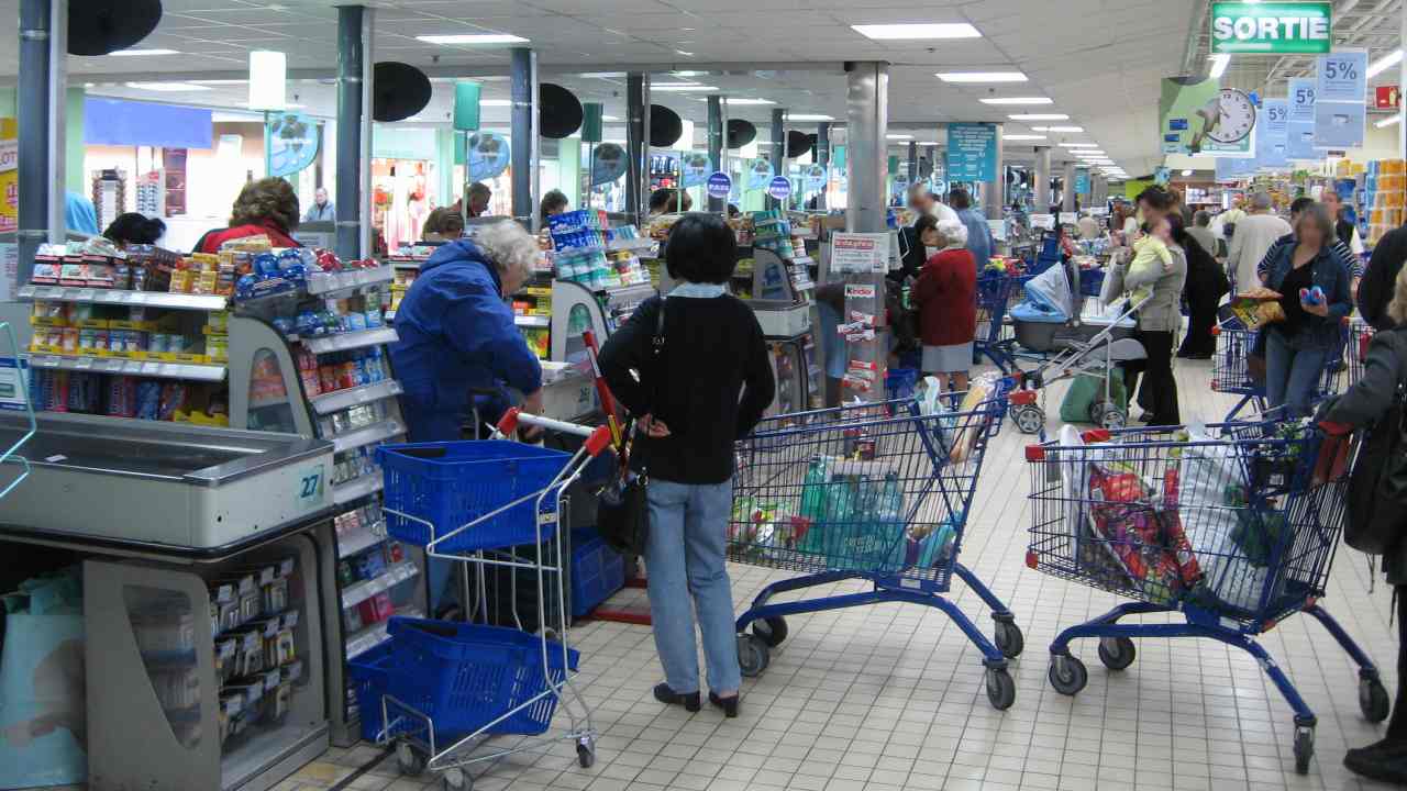 il-trucco-geniale-per-scegliere-la-fila-piu-veloce-alla-cassa-del-supermercato