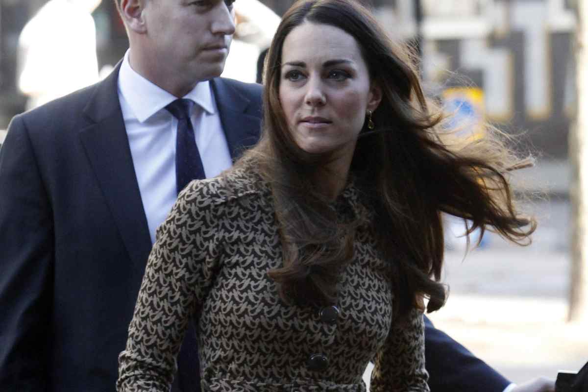 kate-middleton-ha-copiato-il-suo-abito-piu-importante:-anche-la-principessa-ha-barato