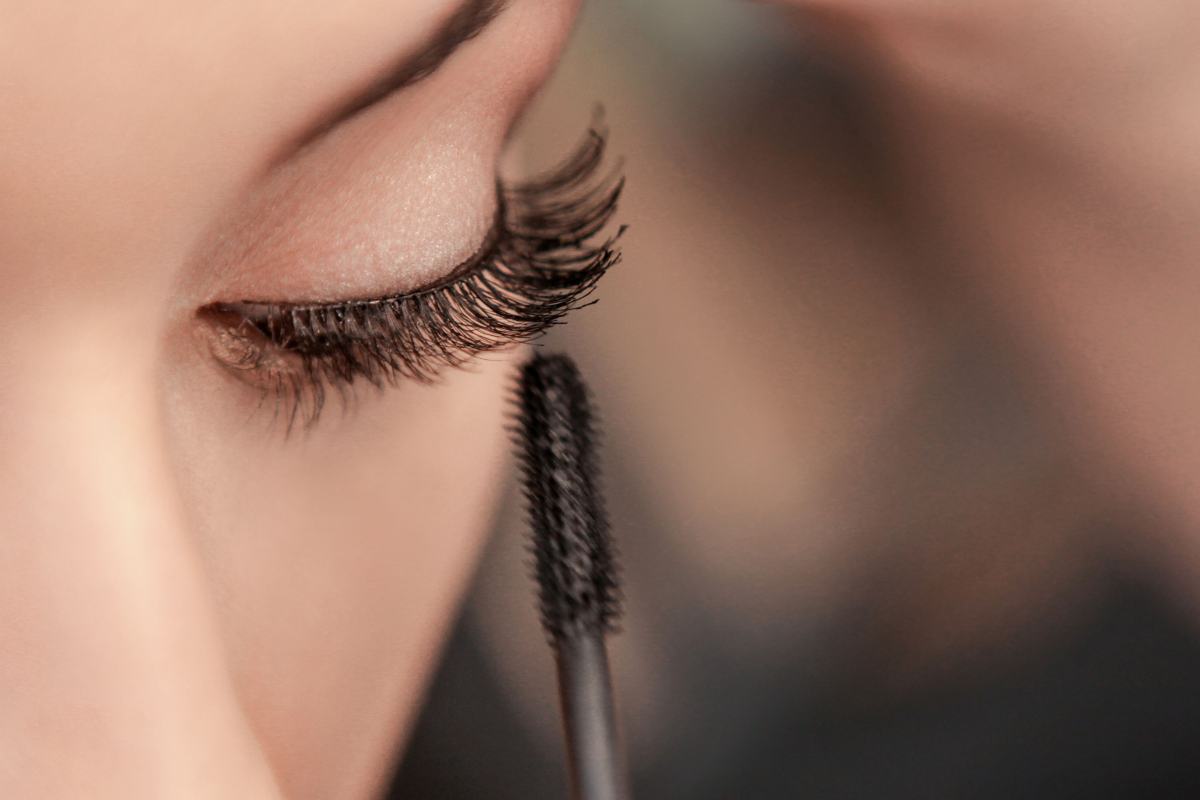 tre-usi-alternativi-del-mascara-che-nessuno-conosce:-lo-abbiamo-sempre-usato-al-minimo-delle-sue-potenzialita