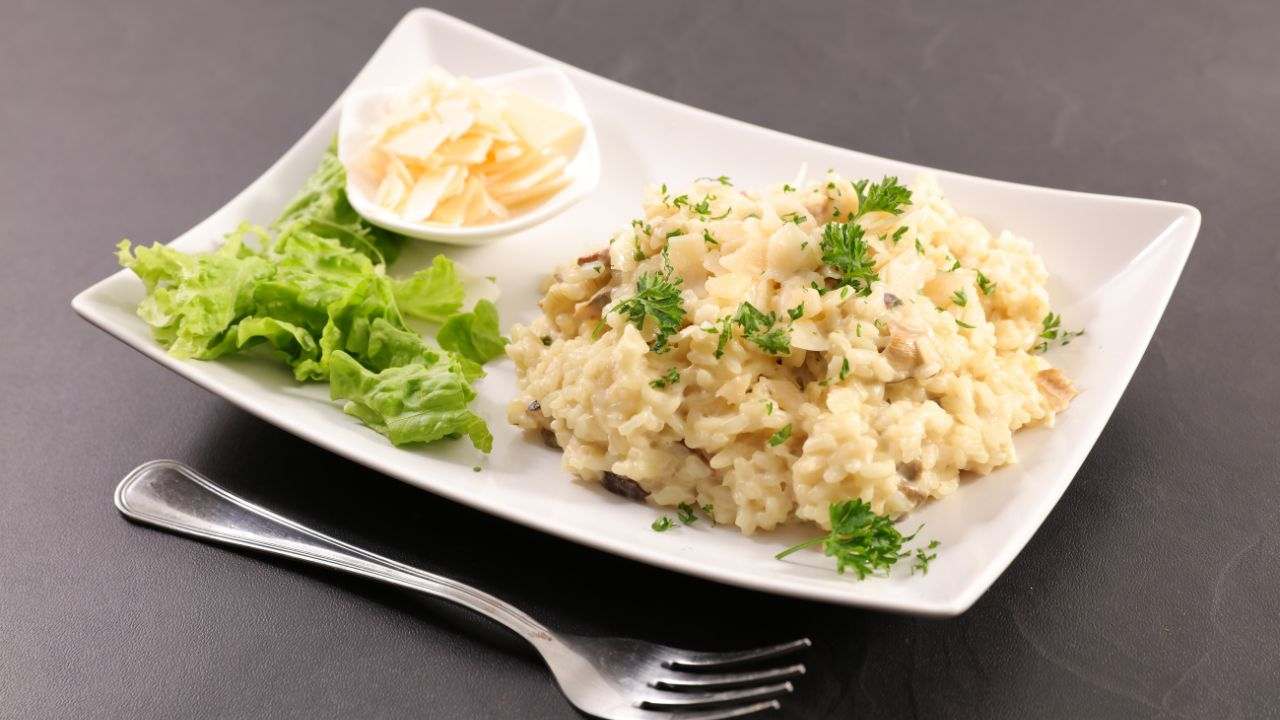 che-buono-il-risotto-alla-parmigiana:-la-ricetta-piu-cremosa-e-gustosa-di-sempre,-si-scioglie-in-bocca