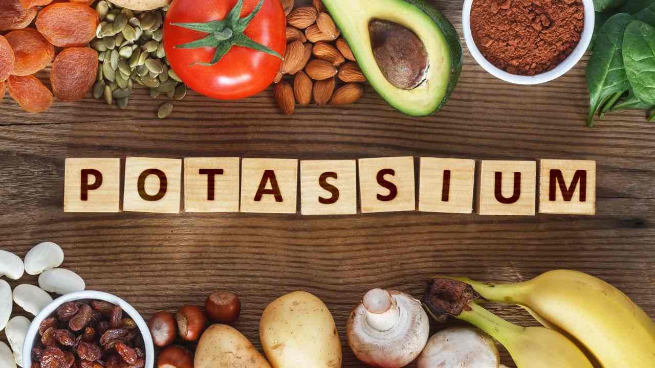 carenza-di-potassio:-quali-sono-i-sintomi-e-cosa-mangiare-per-integrarlo-nellorganismo