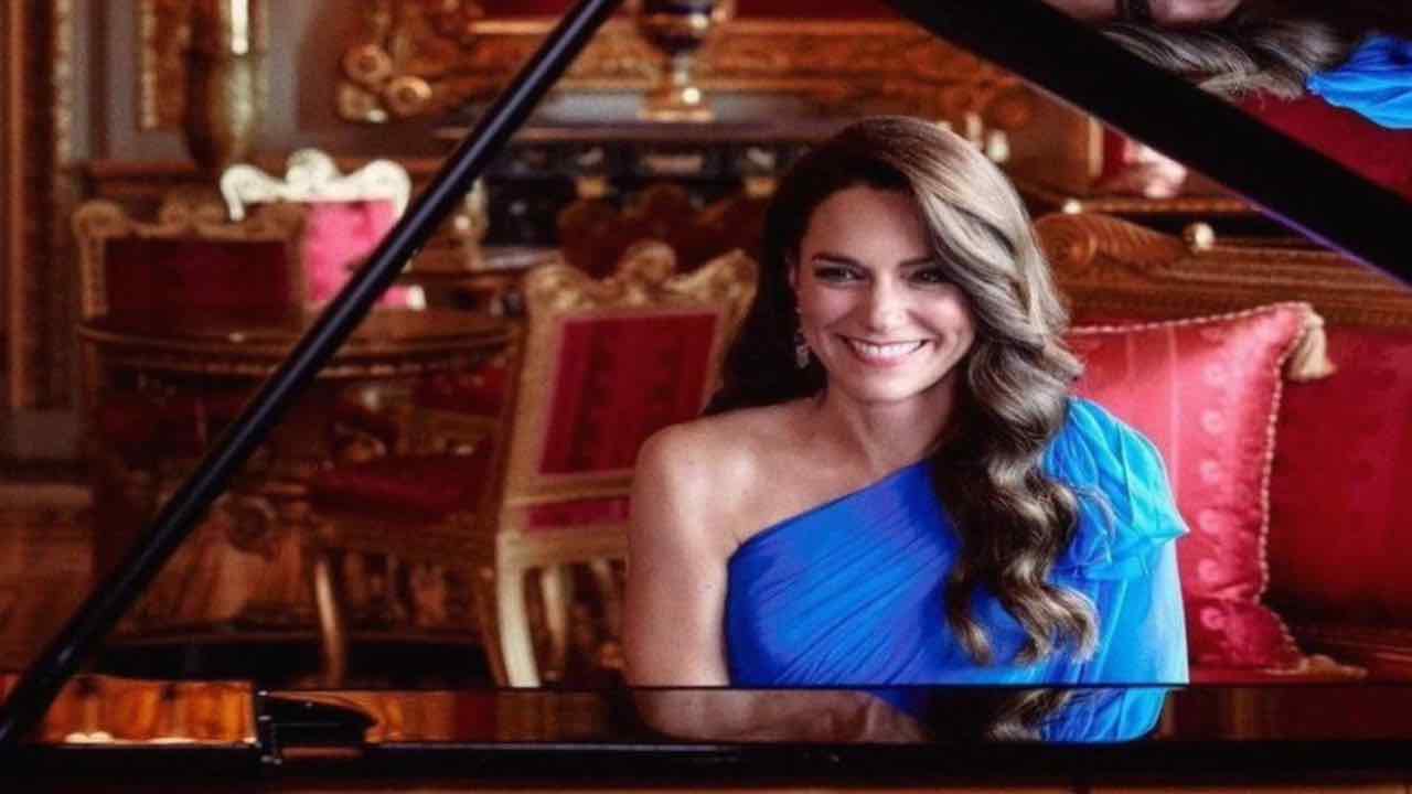 kate-middleton,-con-10-copi-la-sua-acconciatura-per-i-giorni-di-pioggia-foto