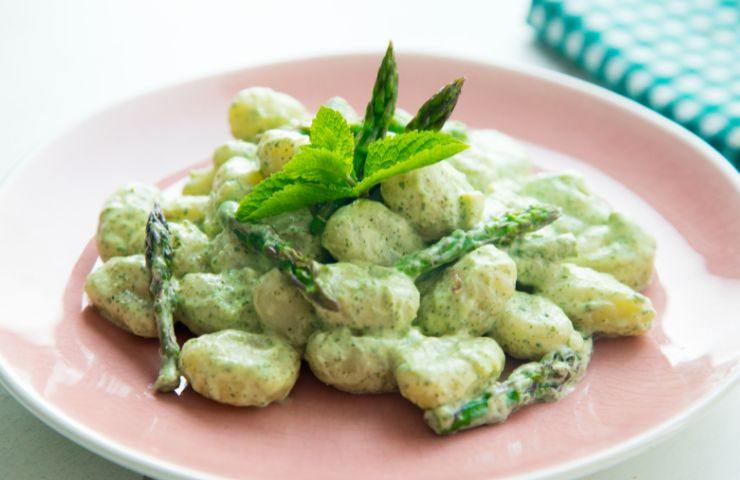 gnocchi-agli-asparagi:-la-ricetta-facile-e-raffinata-per-stupire-i-tuoi-ospiti