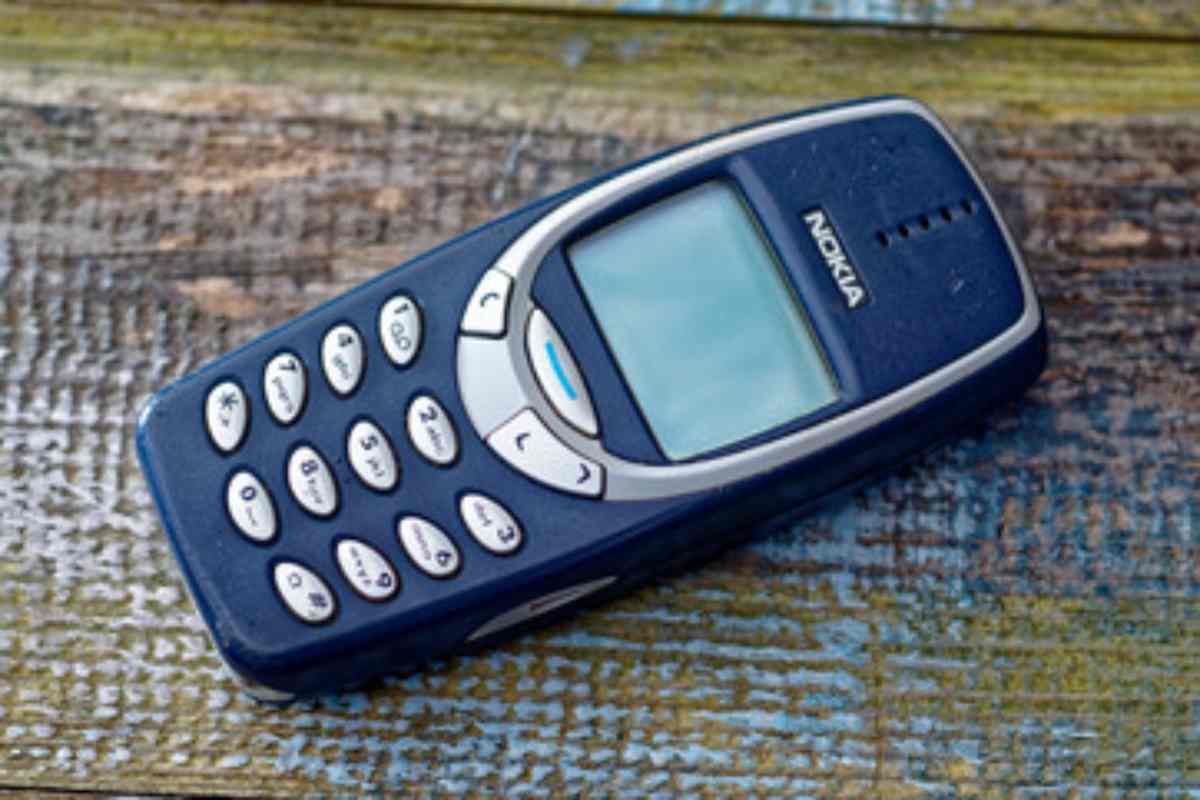 hai-ancora-questo-vecchio-telefono-nel-cassetto?-oggi-vale-2000-euro:-ecco-il-prezioso-modello