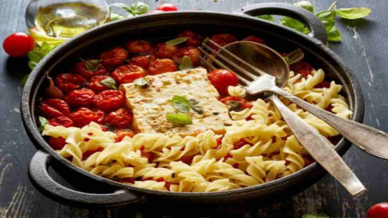 pasta-con-feta-e-pomodorini.-una-bonta-velocissima