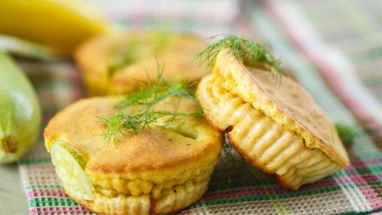 muffin-con-zucchine-e-formaggi:-a-dir-poco-golosi,-questi-sono-perfetti-per-arricchire-il-buffet