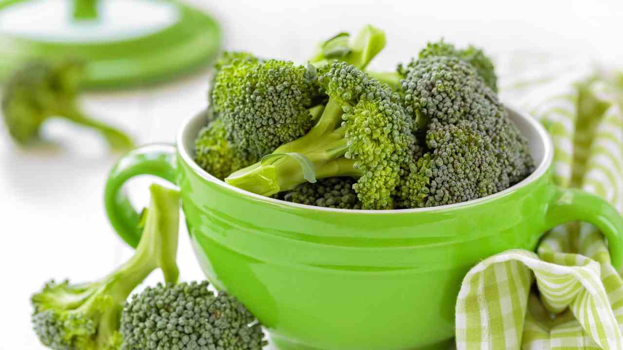 solo-cosi-mangiano-i-broccoli-a-casa-mia,-li-aggiungo-a-questo-impasto-e-sforno-dei-rustici-super-golosi