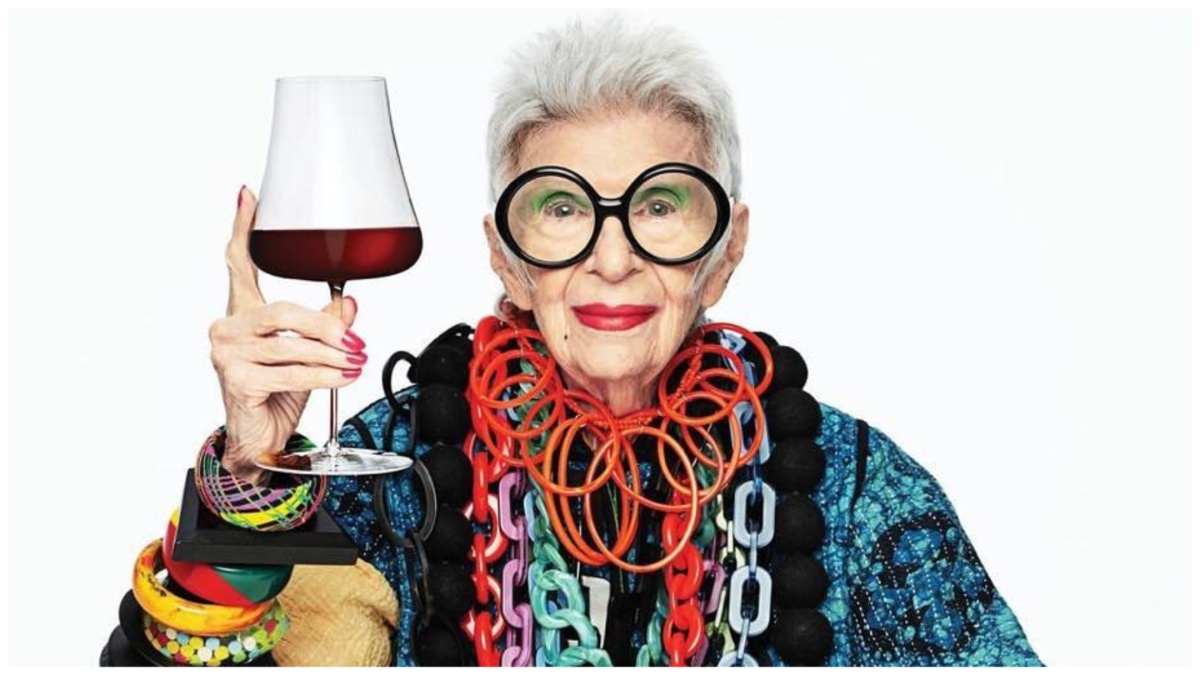 iris-apfel,-licona-mondiale-di-stile-e-morta-a-102-anni:-era-la-modella-piu-anziana-del-mondo