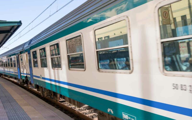 ragazzo-investito-e-ucciso-da-un-treno:-poco-prima-avrebbe-mandato-un-sms-al-padre