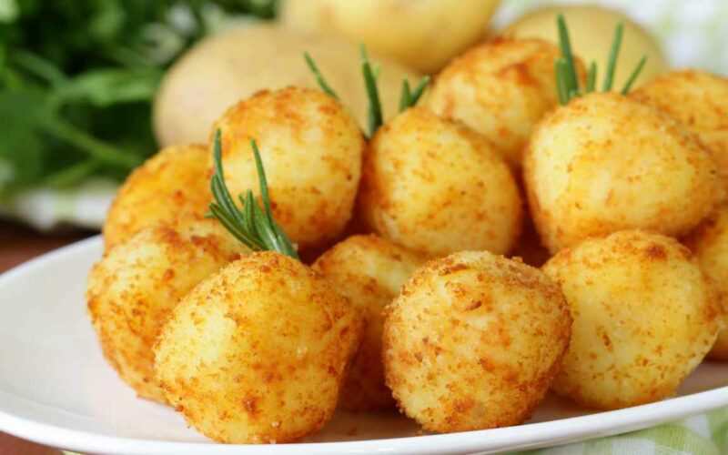 le-palline-di-patate-le-faccio-in-5-minuti-e-senza-cuocere-le-patate,-lapericena-dellultimo-minuto-che-accontenta-sempre-tutti