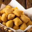 per-laperitivo-di-stasera-ho-preparato-questi-snack-misti-fritti,-ce-ne-sono-per-tutti-i-gusti,-cosi-nessuno-porta-il-broncio