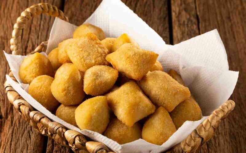 per-laperitivo-di-stasera-ho-preparato-questi-snack-misti-fritti,-ce-ne-sono-per-tutti-i-gusti,-cosi-nessuno-porta-il-broncio