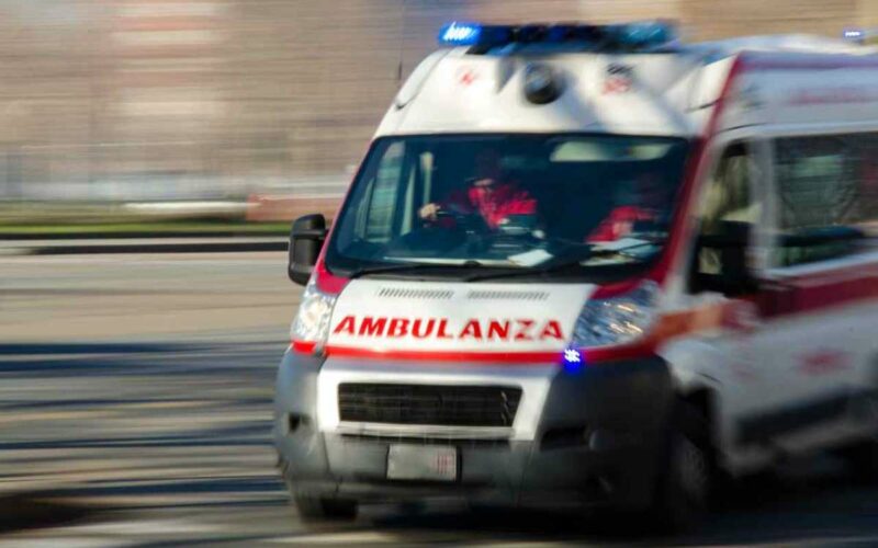 auto-si-ribalta-lungo-la-statale:-morto-ragazzo-di-22-anni,-grave-la-compagna-incinta