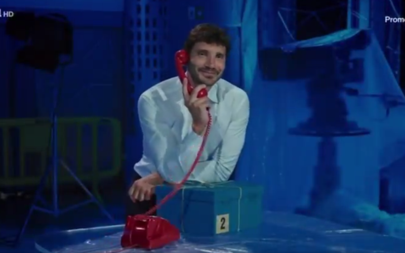 sono-io:-stefano-de-martino-parla-per-la-prima-volta-col-dottore:-lo-spot-di-affari-tuoi-video