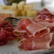 sei-incinta-e-hai-voglia-di-prosciutto-crudo?-non-te-lo-aspettavi,-ma-questo-puoi-mangiarlo