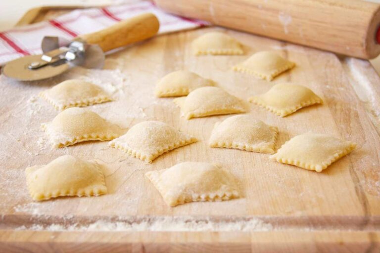 e-la-ricetta-ideale-per-chi-non-ha-voglia-di-cucinare:-ravioli-facili-facili-con-ricotta-e-bresaola