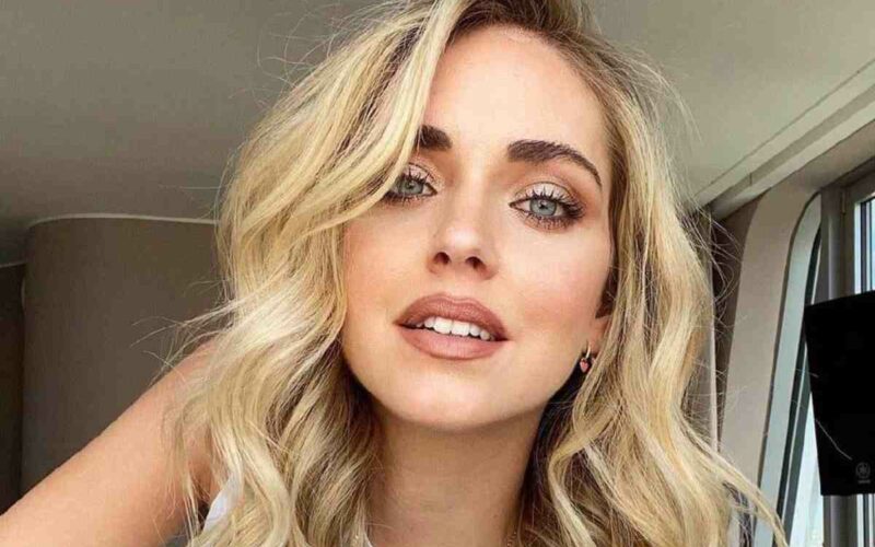 chiara-ferragni:-nessuno-guarda-labito-|-il-dettaglio-che-spiazza-i-fan