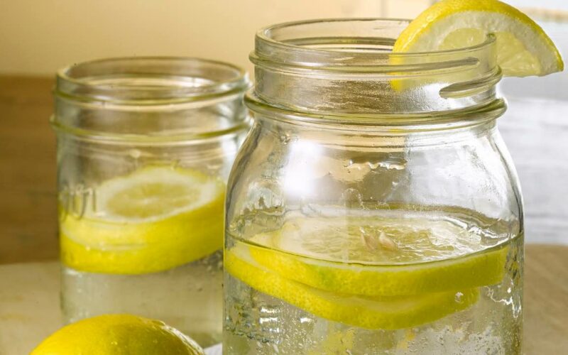 limone,-immergilo-in-un-barattolo-con-acqua-calda:-ecco-perche-dovresti-farlo-ogni-mattina!