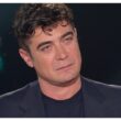 aldo-grasso-infilza-riccardo-scamarcio-dopo-lintervista-a-belve:-si-crede-carmelo-bene