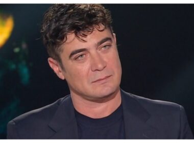 aldo-grasso-infilza-riccardo-scamarcio-dopo-lintervista-a-belve:-si-crede-carmelo-bene