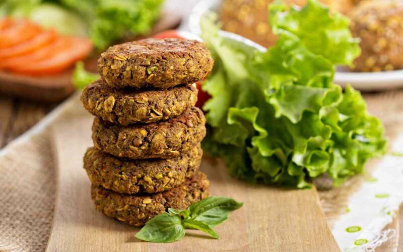 proviamo-a-fare-insieme-un-classico-della-cucina-vegana:-i-burger-ai-fagioli-rossi,-sono-ottimi