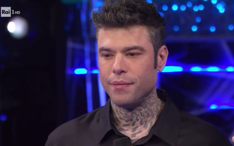 fedez-assente-a-sara-sanremo,-la-reazione-di-chiara-ferragni:-niente-tifo-al-papa-da-parte-dei-figli