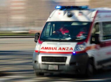 auto-si-ribalta-lungo-la-statale:-morto-ragazzo-di-22-anni,-grave-la-compagna-incinta