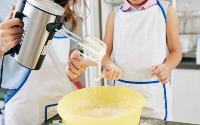 impasto-crudo-dei-dolci,-se-anche-tu-lo-assaggi-smettila-subito:-perche-non-e-una-buona-abitudine