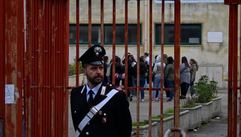 prof-arrestata,-ecco-cosa-scriveva-nelle-chat-cicciobello,-non-fare-laddormentato.-anche-altri-docenti-sapevano-tutto