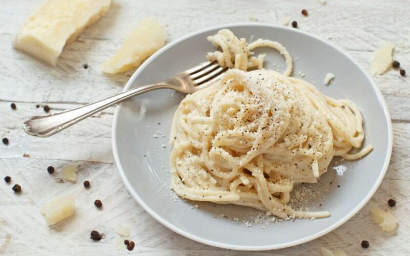 pasta-cacio-e-pepe-perfetta:-arriva-la-risposta-dalla-scienza-su-dosi-e-procedimento