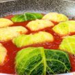 involtini-di-verza,-li-riempio-di-riso-e-formaggio-e-poi-li-cuocio-nel-pomodoro:-vanno-a-ruba!