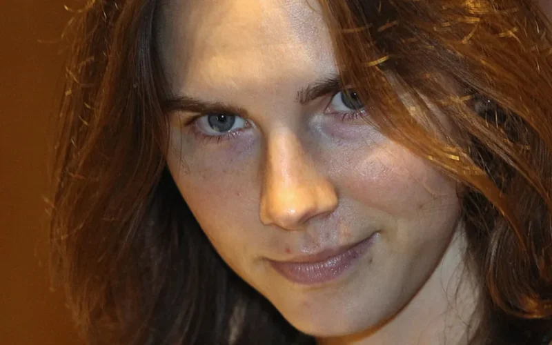 amanda-knox-condannata-a-3-anni,-la-sentenza-che-ribalta-tutto.-ha-mentito-al-processo-per-lomicidio-di-meredith