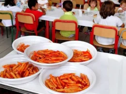 allarme-mense-scolastiche:-avvelenati-246-alunni-e-23-docenti.-lavviso:-mai-mangiare-i-pomodori-cosi